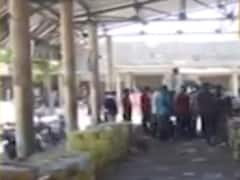 ગીરસોમનાથઃ તાલાલા માર્કેટયાર્ડમાં કેસર કેરીની હરાજી શરૂ, પ્રથમ દિવસે કેસર કેરીના 5 હજાર 500 બોક્સ આવ્યા