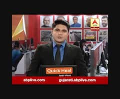 વતન જવાની મંજૂરી લેવા રાજકોટમાં જિલ્લા કલેક્ટર કચેરી બહાર લાગી લોકોની લાઇન, જુઓ વીડિયો