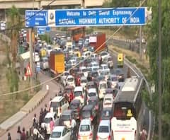 Delhi Traffic | दिल्लीत लॉकडाऊनमध्ये शिथिलता दिल्यानंतर वाहनांची कोंडी,चारचाकी वाहनांच्या लांब रांगा