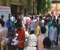 #Lockdown3 | वैद्यकीय प्रमाणपत्रासाठी अंबरनाथच्या उपजिल्हा रुग्णालयात प्रचंड गर्दी, सोशल डिस्टन्सिंगचे नियम मोडले