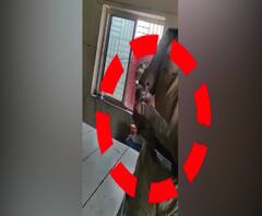 Beed Police Suspended | बीडमध्ये जप्त गाडी सोडवण्यासाठी पोलिसाकडून मागणी, व्हिडीओ व्हायरल झाल्यानंतर पोलिसाचं निलंबन