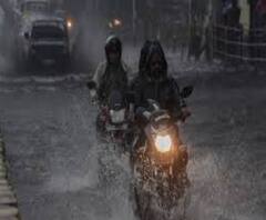 উমপুনের স্মৃতি উস্কে কলকাতায় ৯৬ কিলোমিটার বেগে ঝড়! গাছ পড়ে ফের বিপত্তি