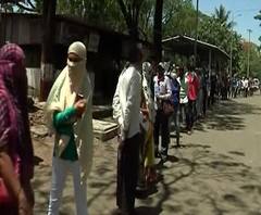 #Lockdown3 | वैद्यकीय प्रमाणपत्रांसाठी नाशिकच्या जिल्हा शासकीय रुग्णालयाबाहेर परप्रांतियाची प्रचंड गर्दी