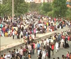 Migrant Workers | मुंबईच्या लोकमान्य टिळक टर्मिनसवर शेकडो मजूर, परप्रांतीय मजुरांना स्टेशनवर आणताना सोशल डिस्टन्सिंगचे तीनतेरा