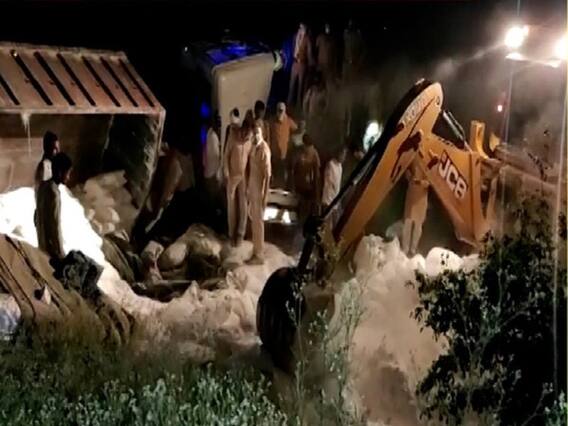 औरैया सड़क हादसा: देखिए मजदूरों के आखिरी सफर की दर्दनाक कहानी | सनसनी