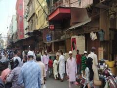 Eid 2020: कल देशभर में मनाई जाएगी ईद, खरीदारी के वक्त नहीं रखा जा रहा सोशल डिस्टेंसिंग का ध्यान