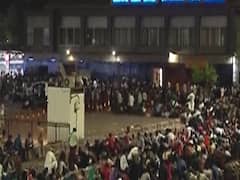 Mumbai: Migrant Labourers Flout Social Distancing Norms At Kurla Station