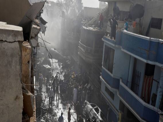 Karachi Plane Crash: आसमान से मौत की हुई 'क्रैश लैंडिंग' !