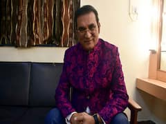 Abhijeet Bhattacharya hails corona warriors through his songs