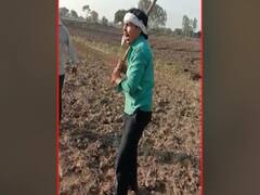 UP के Barsana में जमीन विवाद को लेकर एक आदमी को बेरहमी से पीटा