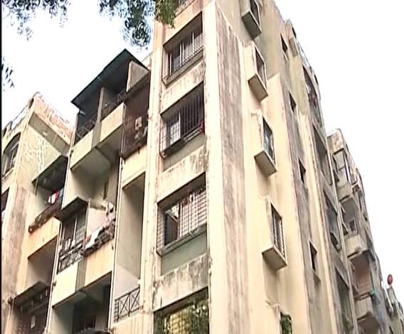 Pune Housing Society | जाचक अटी लादणाऱ्या पुण्यातील हाऊसिंग सोसायट्यांना जिल्हाधिकाऱ्यांचा इशारा