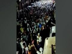 Odisha: राउरकेला में एक व्यक्ति की शव यात्रा में हजारों की भीड़, सोशल डिस्टैंसिंग हुई तार-तार