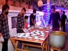 Aram Nagar residents extend help to needy by preparing food