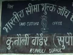 Supaul residents at Indo-Nepal border buy salt from India