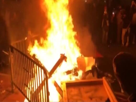 Protesters set public property ablaze in front of White House