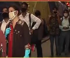 সকালে বাসের জন্য অপেক্ষা, বিকেলে অফিস থেকে ফেরার সময়েও যাত্রীদের দীর্ঘ লাইন, কোথাও চালকের সঙ্গে বচসা