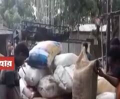 তুফানগঞ্জে রেশন সামগ্রী পাচারের অভিযোগ, ডিলারকে ঘিরে বিক্ষোভ গ্রামবাসীদের