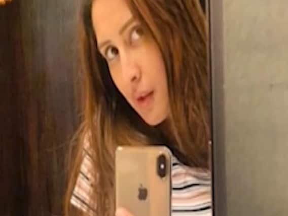 Actress Chahatt Khanna uploads bathroom selfie on social media 