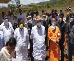 Raigad | चाकरमानी आणि रेशनकार्ड नसलेल्या गावकऱ्यांसाठी धान्यवाटप, पालकमंत्री आदिती तटकरेंकडून आढावा