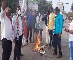 Saamna on Gopichand Padalkar | पडळकराचं वक्तव्य फडणवीस किंवा भाजपची 'मन की बात' तर नाही ना? : सामना