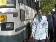 ગાંધીનગરમાં સચિવાલય થયું ધમધમતું, થર્મલ ગનથી ચેકિંગ કર્યા બાદ જ કર્મચારીઓને અપાઇ રહ્યો છે પ્રવેશ