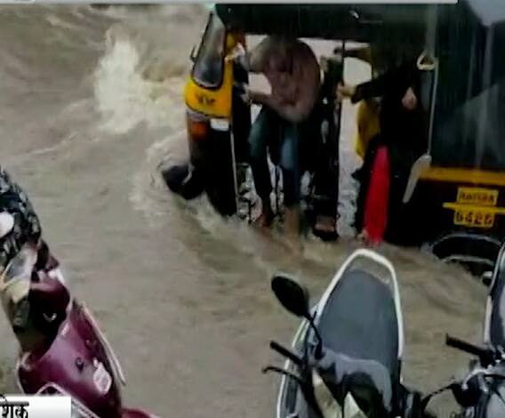 Nashik Rain Damage | लॉकडाऊननंतर दुकान उघडलं, मुसळधार पावसानं पाण्यात गेलं...नाशिकमध्ये पावसाचा फटका