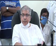 बेजबाबदार वक्तव्य करुन प्रकाश आंबेडकर राहुल गांधींच्या रांगेत उभे राहिले आहेत : मधु चव्हाण