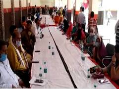 COVID 19: UP के उन्नाव में सोशल डिस्टैंसिंग की धज्जियां उड़ीं, देखिए