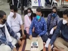 Congress workers' unique way to oppose fuel price hike in Indore