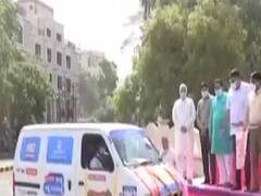 રાજકોટઃ જિલ્લા પંચાયતમાં પશુપાલન વિભાગનો યોજાયો કાર્યક્રમ, સોશિયલ ડિસ્ટન્સિંગના ઉડ્યા ધજાગરા 