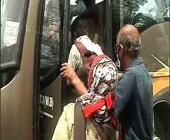 পর্যাপ্ত পরিমাণ বাস নেই, ২-৩ ঘণ্টা দাঁড়িয়ে দেখা নেই গাড়ির, জায়গা পেতে ধাক্কাধাক্কি যাত্রীদের