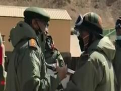 Army Chief M M Naravane Ladakh में सीमा पर जाकर जवानों से मिले 