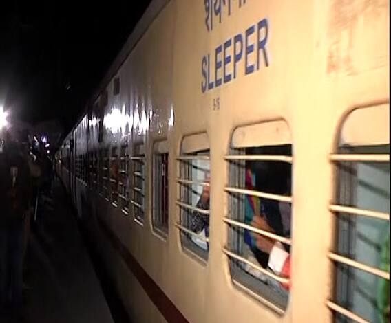 Indian Railway | लांब पल्ल्याच्या गाड्या सुरू होण्याची शक्यता,अत्यावश्यक सेवेतील गाड्या सुरूच राहणार
