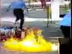 અમદાવાદઃ બાઇક સેનેટાઇઝ કરતા અચાનક લાગી આગ, અમદાવાદનો આ વીડિયો સોશિયલ મીડિયા પર વાયરલ