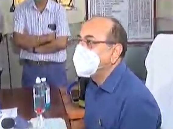 વડોદરામાં સ્કૂલ ફીને લઇને વાલીઓમાં રોષ, DEO કચેરી પહોંચી કરી રજૂઆત