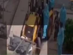 Andhra Pradesh में इंसानियत शर्मसार, बुजुर्ग के शव को JCB मशीन से उठाया गया, कोरोना से हुई थी मौत