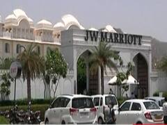 Rajasthan fights corona, MLAs play cricket in 5-star hotels