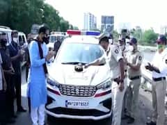 Maharashtra HM celebrates birthday of sub-inspector