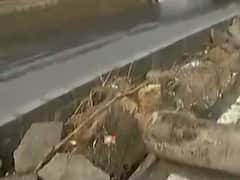 અમદાવાદઃ ભારે પવનના કારણે પ્રેમચંદ નગર વિસ્તારમાં ઝાડ ધરાશાયી, રસ્તો બંધ થતાં લોકો પરેશાન