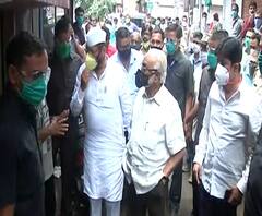 Nashik Rain Damage | भुजबळांकडून नाशिकमधील नुकसान झालेल्या एकाच दुकानाची पाहणी सराफ,फुलबाजाराकडे पाठ