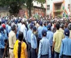 দুর্গাপুরের গ্রাফাইট কারখানার ভেতরে আইএনটিটিইউসি-র গোষ্ঠী সংঘর্ষ