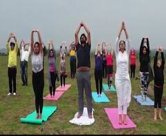 International Yoga Day | अमरावतीत नवनीत राणा, रवी राणा यांनी गिरवले योगाचे धडे