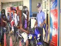 Understand the politics behind petrol/diesel price hike | Ghanti Bajao 