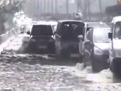 Delhi: Heavy rain cause water logging & jam at Barapullah flyover