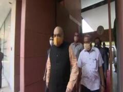 Why politicizing Centre's help to Delhi govt over COVID situation?