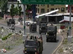 Dozens of Indian military vehicles leave for Ladakh 