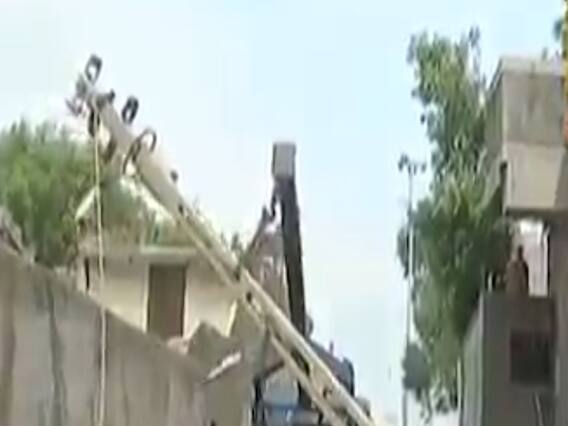 ગાંધીનગરઃ લક્ષ્મીપુરા ગામે મીની વાવાઝોડાને કારણે વૃક્ષો ધરાશાયી, વીજળી થઈ ગુલ, જુઓ વીડિયો