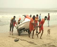 Cyclone Nisarga | निसर्ग चक्रीवादळाच्या पार्श्वभूमीवर मुंबईत जुहू किनाऱ्यावर पालिकेकडून खबरदारी