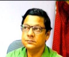 কোচবিহার থেকে উত্তরকন্যায় সিএমওএইচ সুমিত গঙ্গোপাধ্যায়ের বদলির প্রতিবাদে জেলাশাসকের দফতরের সামনে স্বাস্থ্যকর্মীদের বিক্ষোভ