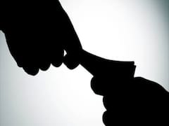 Delhi: घूस लेते हुए SHO और दो सिपाही को CBI ने गिरफ्तार किया